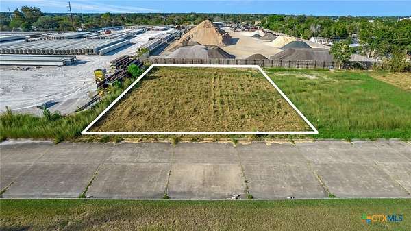 0.28 Acres of Commercial Land for Sale in Victoria, Texas