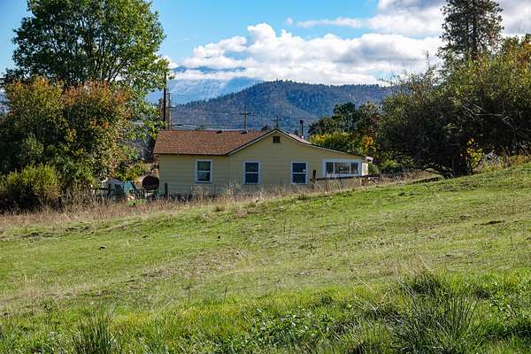 25.6 Acres of Land with Home for Sale in Etna, California