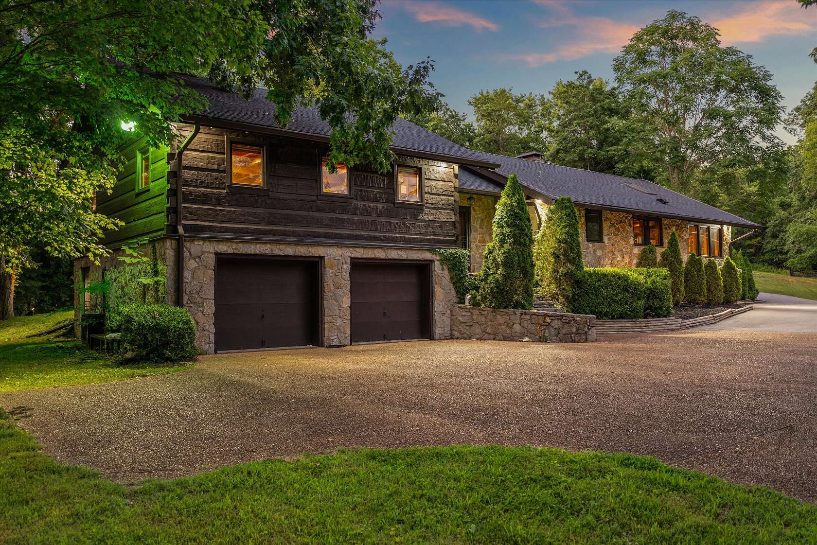 41.5 Acres of Land with Home for Sale in Franklin, Tennessee