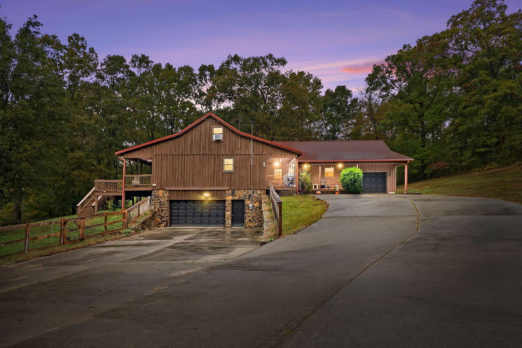 4 Acres of Residential Land with Home for Sale in Hopkinsville, Kentucky