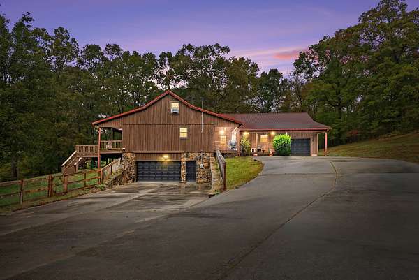 4 Acres of Residential Land with Home for Sale in Hopkinsville, Kentucky