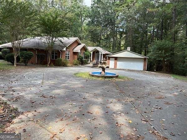 1.9 Acres of Residential Land with Home for Lease in Stockbridge, Georgia