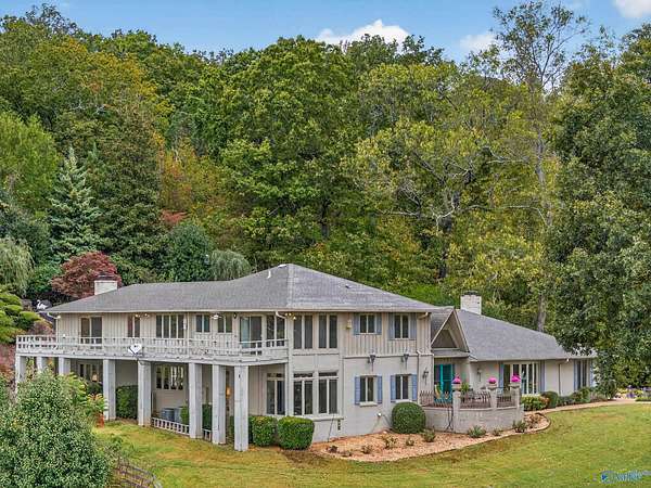 19 Acres of Land with Home for Sale in Rainbow City, Alabama