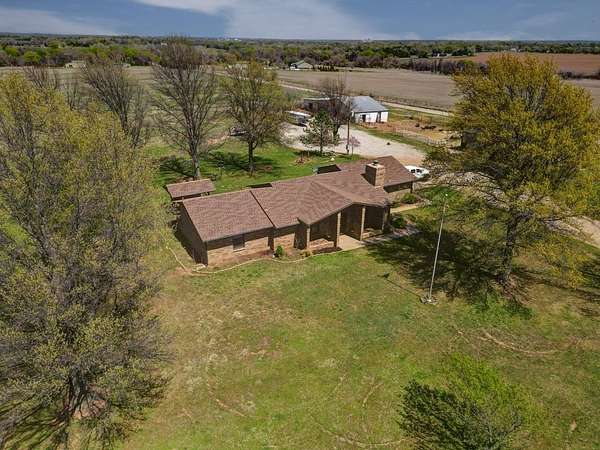 23.6 Acres of Agricultural Land with Home for Sale in Arkansas City, Kansas
