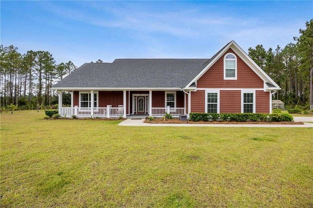 5 Acres of Residential Land with Home for Sale in White Oak, Georgia