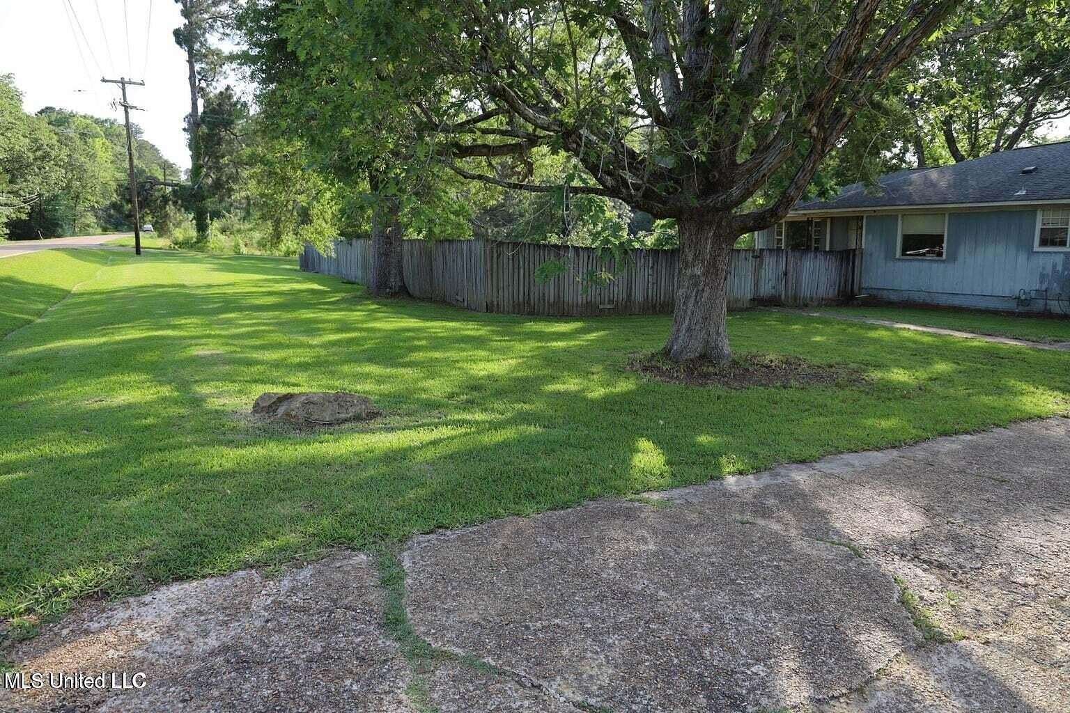 1.75 Acres of Residential Land with Home for Sale in Jackson, Mississippi