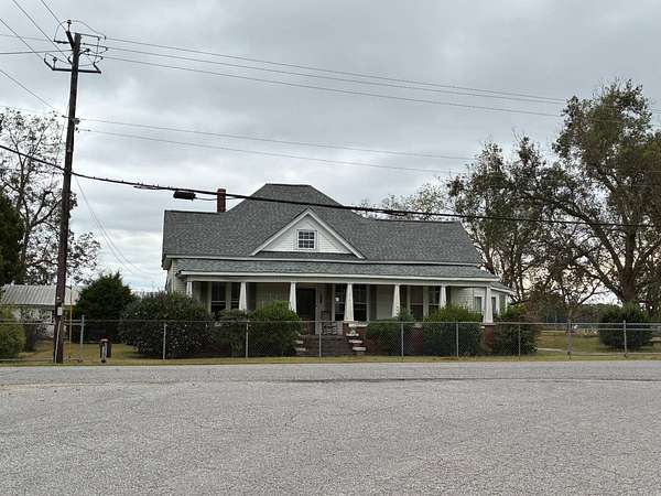 3 Acres of Residential Land with Home for Sale in Clanton, Alabama