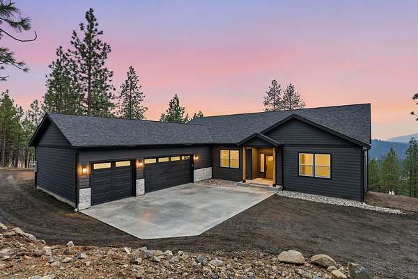 2.4 Acres of Residential Land with Home for Sale in Nine Mile Falls, Washington