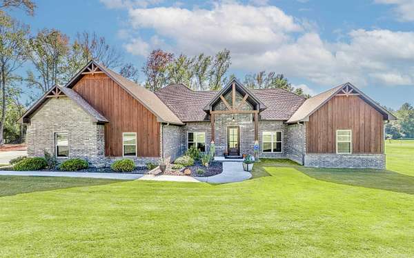 2.1 Acres of Residential Land with Home for Sale in Greenbrier, Arkansas