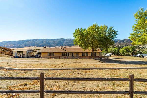 2.59 Acres of Residential Land with Home for Lease in Leona Valley, California