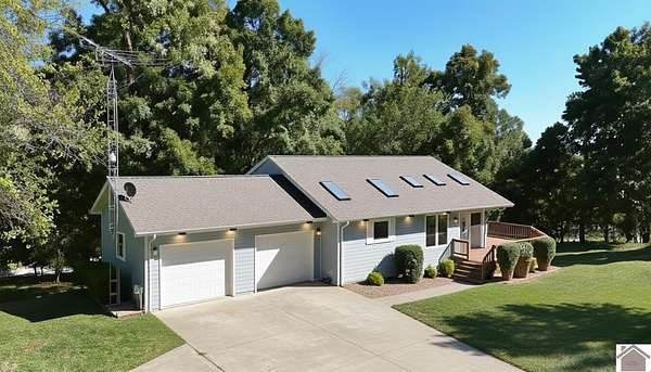 2.5 Acres of Residential Land with Home for Sale in Eddyville, Kentucky