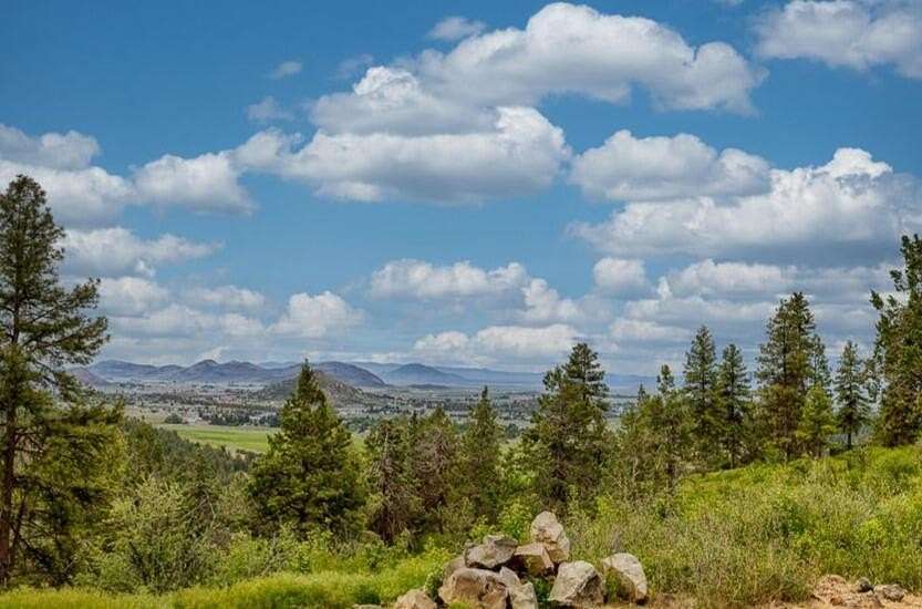 0.56 Acres of Residential Land for Sale in Klamath Falls, Oregon