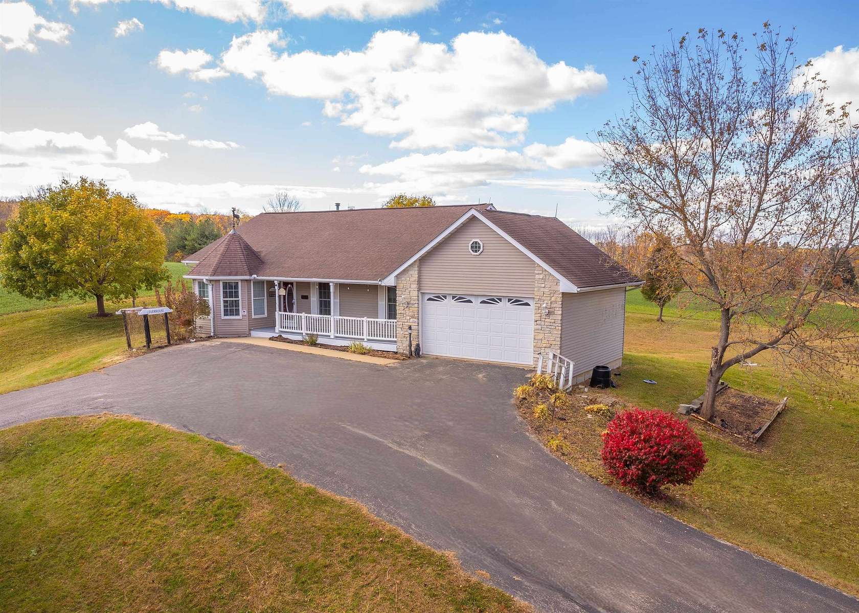 16.4 Acres of Recreational Land with Home for Sale in Lanark, Illinois