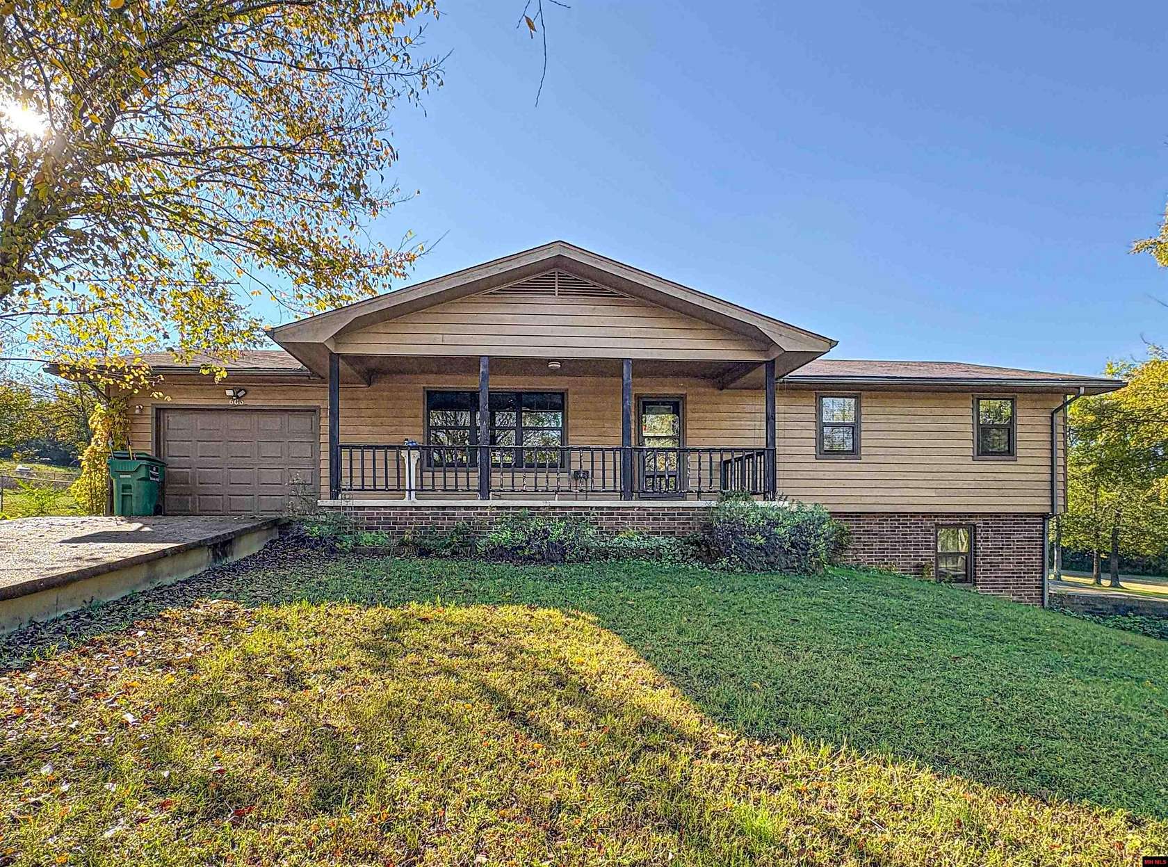 2.5 Acres of Residential Land with Home for Sale in Flippin, Arkansas