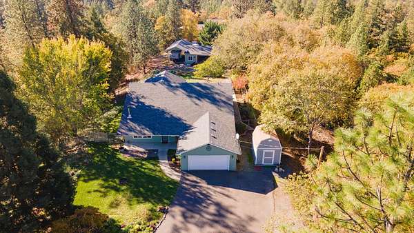 5 Acres of Land with Home for Sale in Grants Pass, Oregon