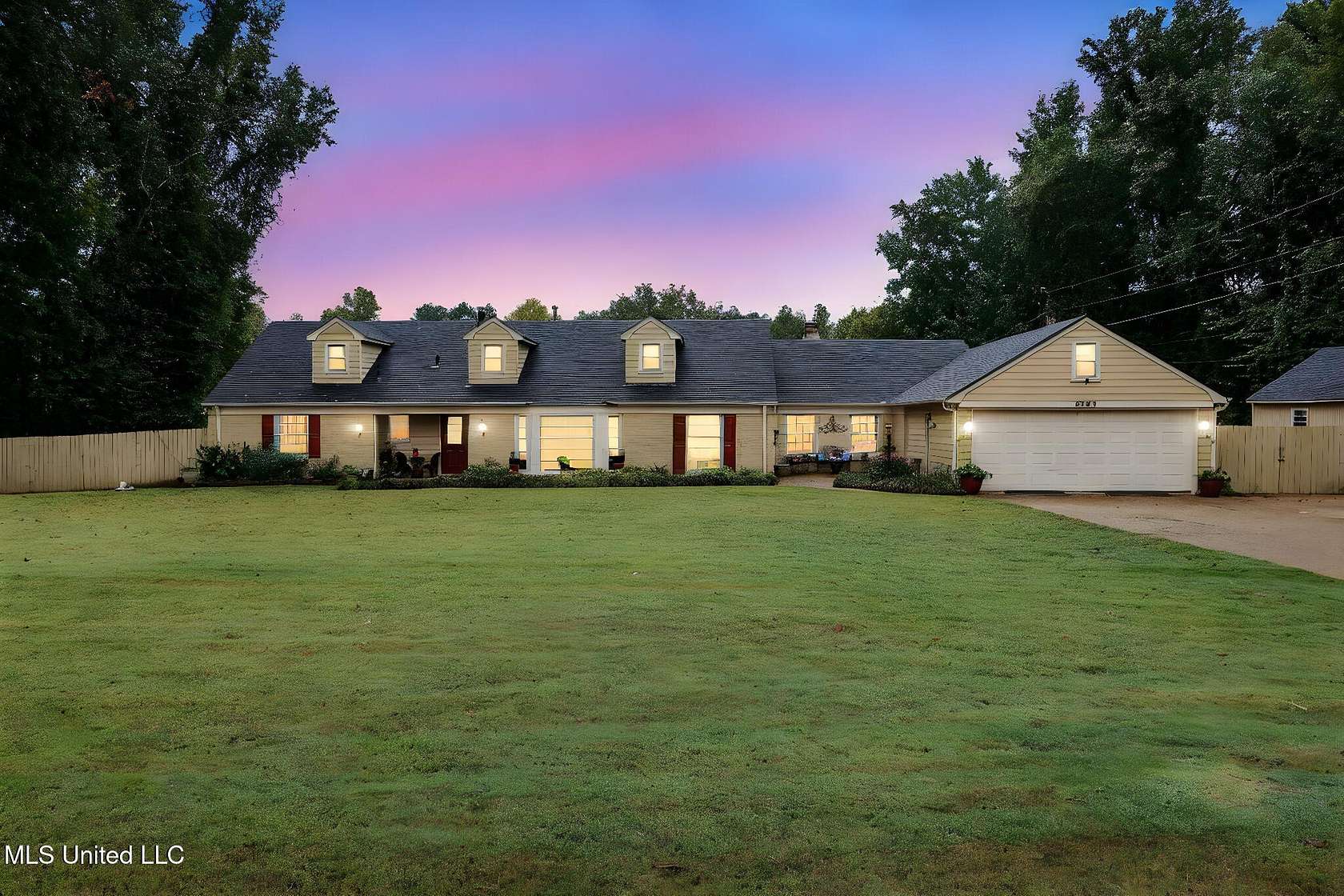 1.89 Acres of Residential Land with Home for Sale in Horn Lake, Mississippi