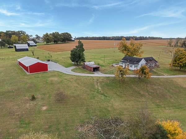 9.75 Acres of Residential Land with Home for Sale in Springfield, Tennessee