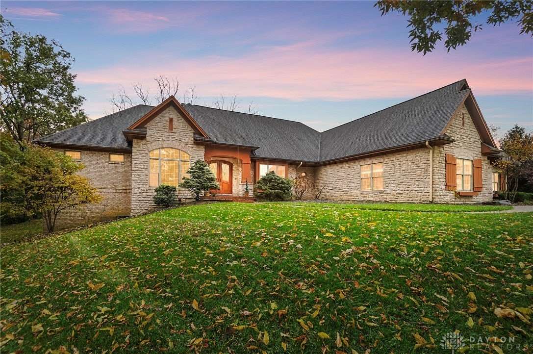 2.56 Acres of Residential Land with Home for Sale in Sugarcreek Township, Ohio