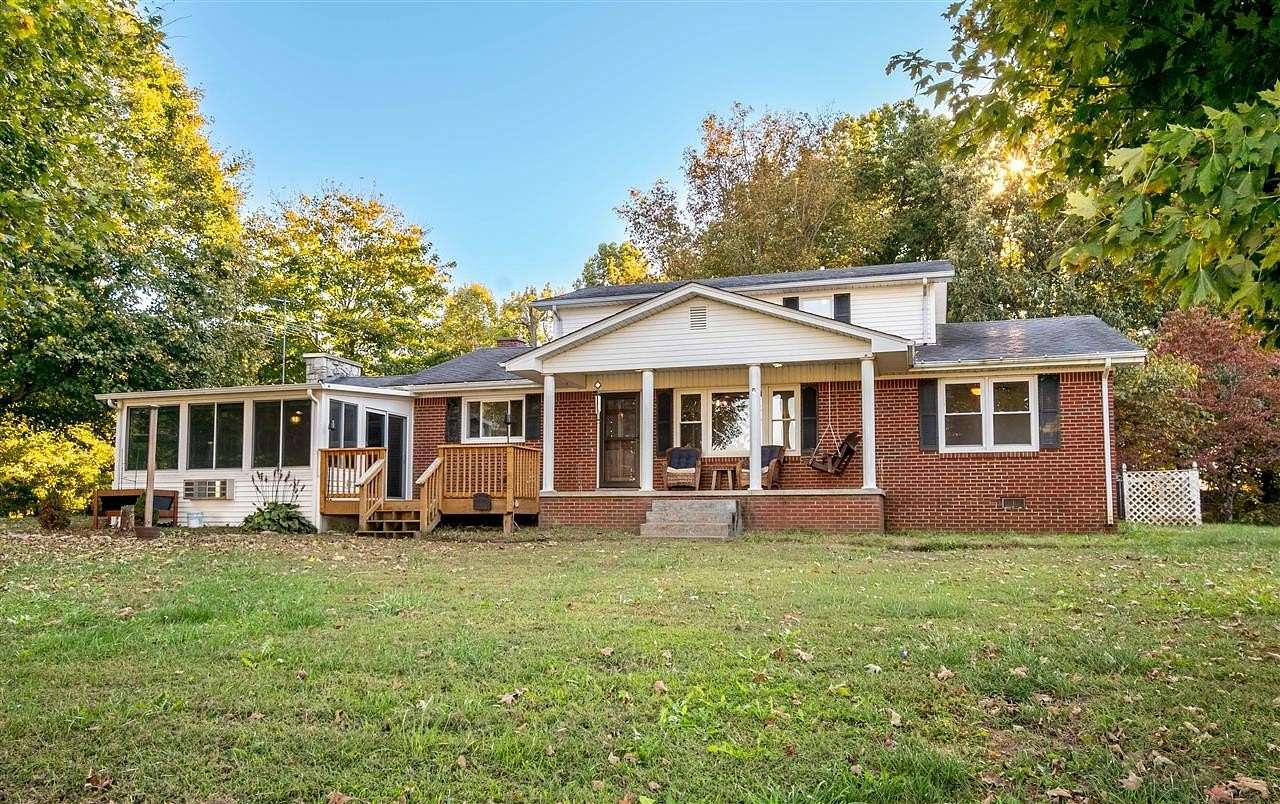 5 Acres of Residential Land with Home for Sale in Russellville, Kentucky