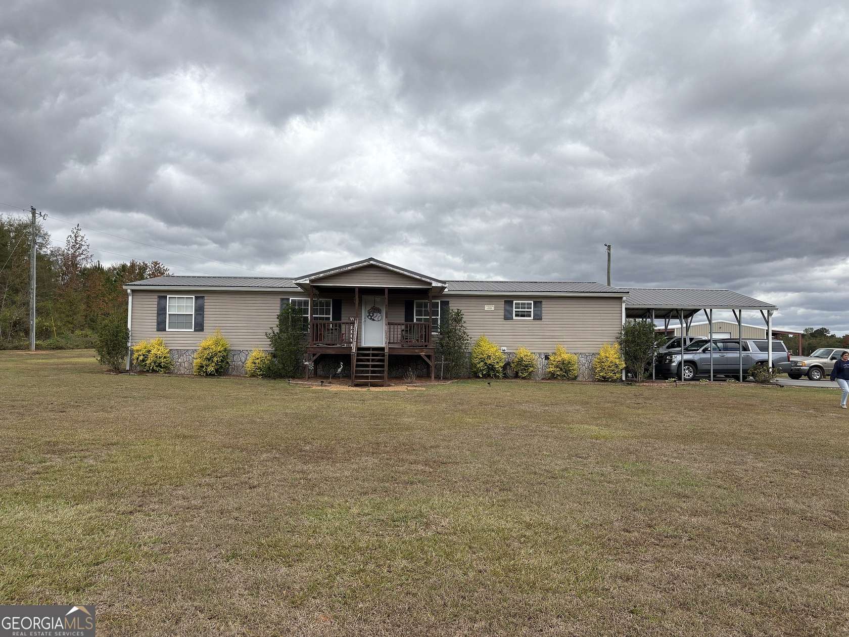 35 Acres of Land with Home for Sale in Cochran, Georgia