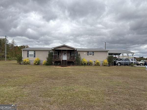 35 Acres of Land with Home for Sale in Cochran, Georgia