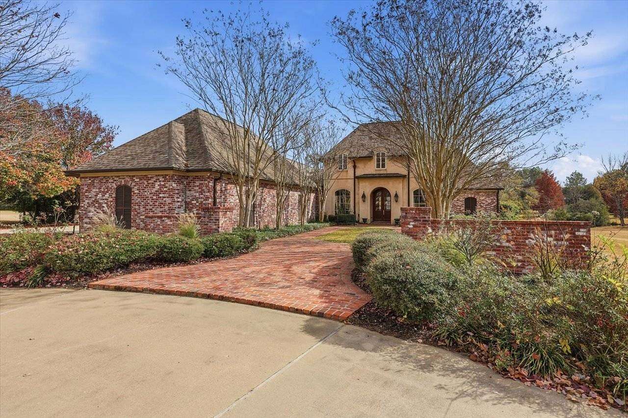 2 Acres of Residential Land with Home for Sale in Madison, Mississippi