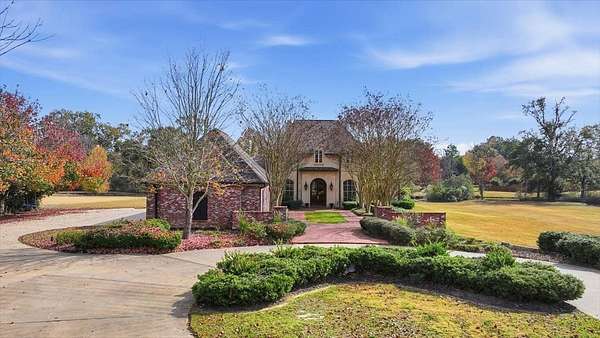 2 Acres of Residential Land with Home for Sale in Madison, Mississippi