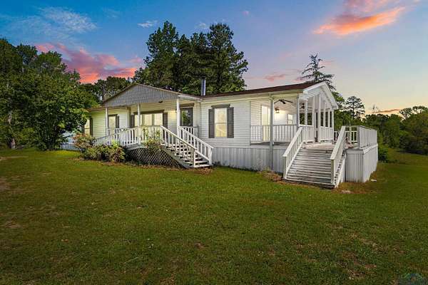 20.5 Acres of Agricultural Land with Home for Sale in Mount Enterprise, Texas