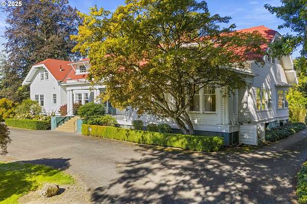 21.5 Acres of Agricultural Land with Home for Sale in Newberg, Oregon