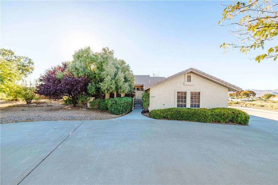 1.7 Acres of Residential Land with Home for Sale in Kingman, Arizona