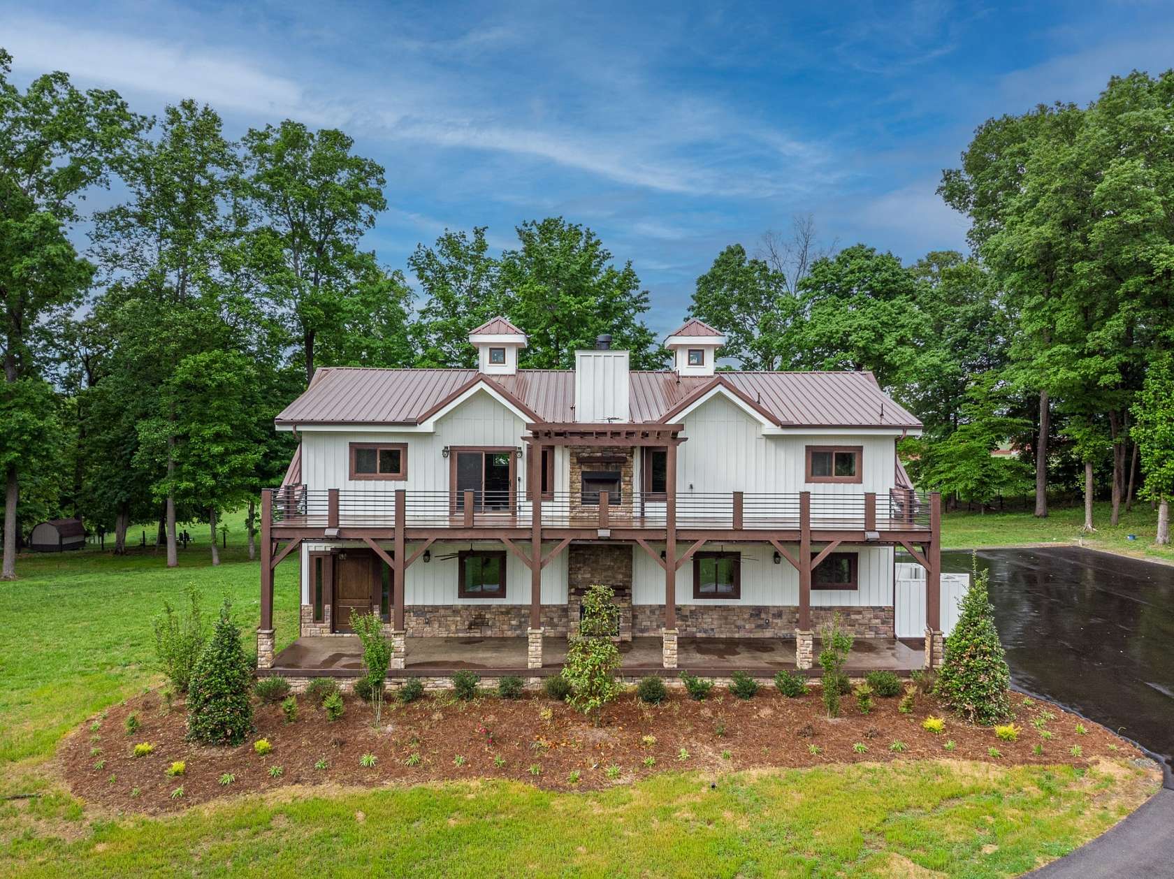 7 Acres of Residential Land with Home for Sale in Springfield, Tennessee