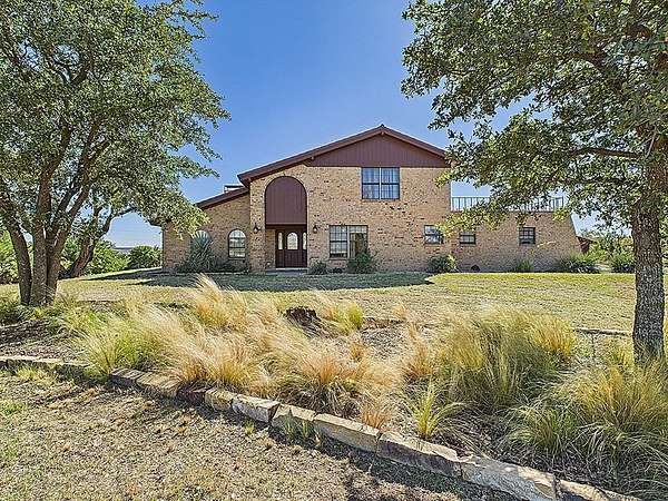 2.64 Acres of Residential Land with Home for Sale in Sweetwater, Texas