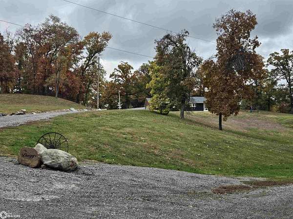 2.1 Acres of Residential Land with Home for Sale in Keokuk, Iowa