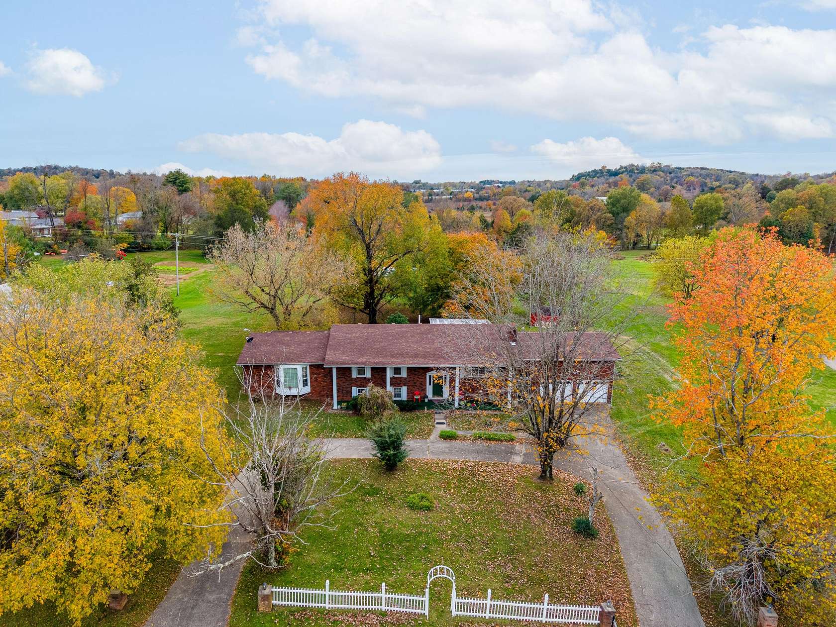 4.55 Acres of Residential Land with Home for Sale in Somerset, Kentucky