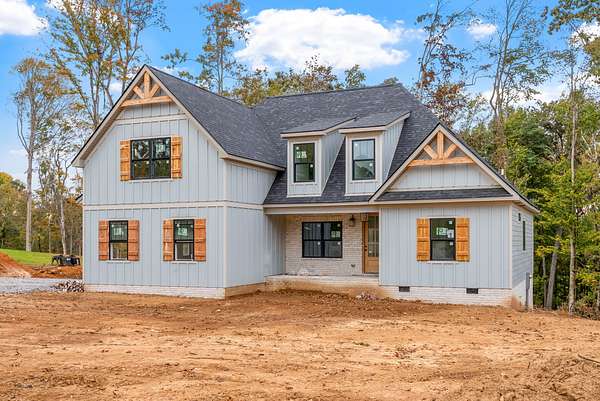 1.52 Acres of Residential Land with Home for Sale in Clarksville, Tennessee