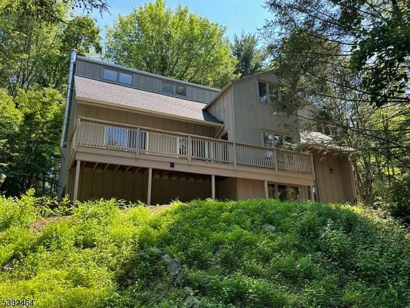 8.38 Acres of Land with Home for Lease in Tewksbury Township, New Jersey