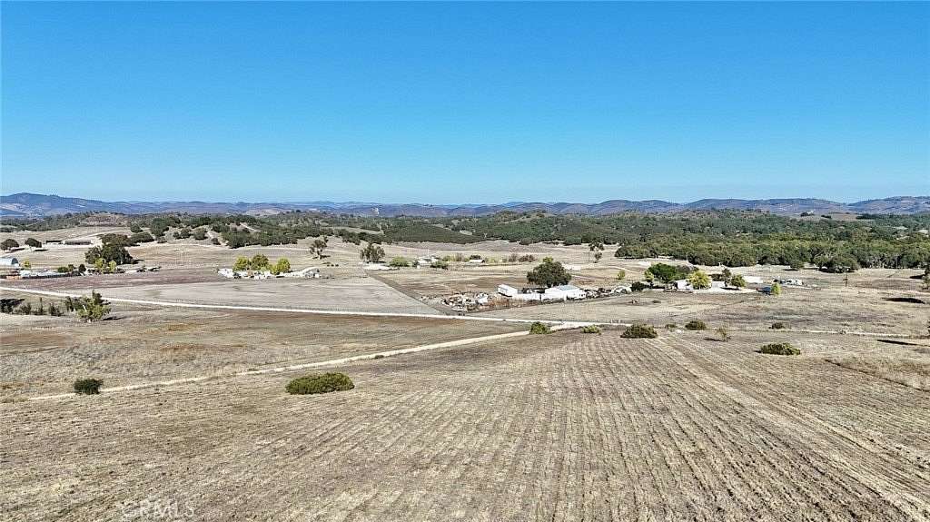 40 Acres of Land for Sale in Bradley, California