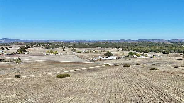 40 Acres of Land for Sale in Bradley, California
