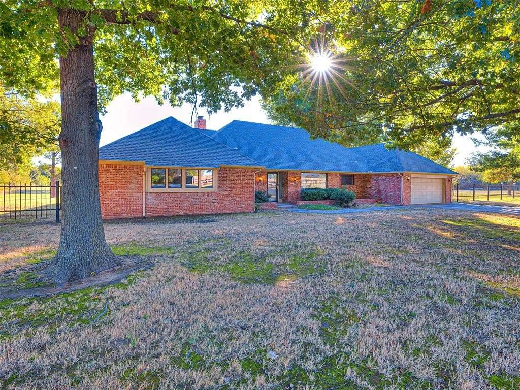 6 Acres of Residential Land with Home for Sale in Norman, Oklahoma
