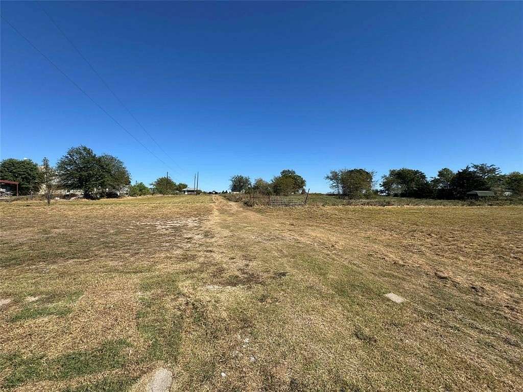 6.29 Acres of Residential Land with Home for Sale in Pattonville, Texas