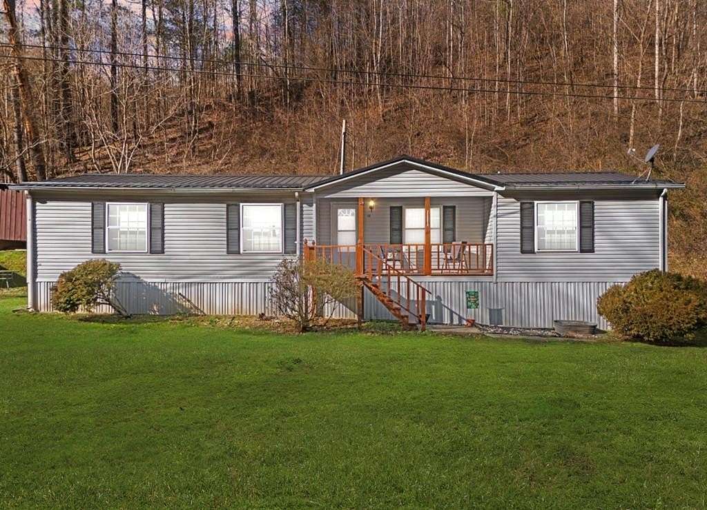 28 Acres of Land with Home for Sale in Jackson, Kentucky