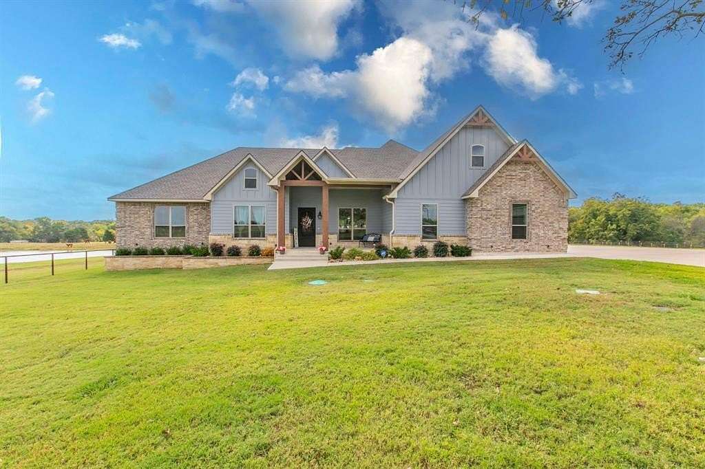 31.8 Acres of Land with Home for Sale in Whitesboro, Texas