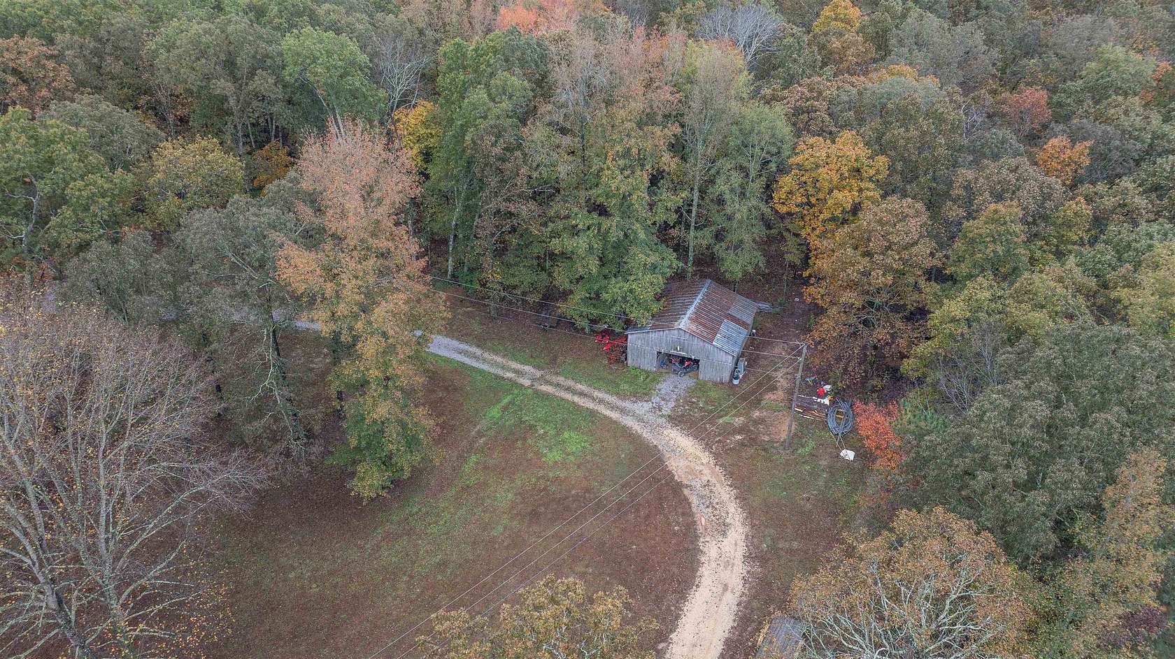 9.6 Acres of Residential Land with Home for Sale in Florence, Alabama