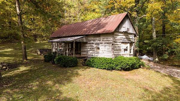 7.83 Acres of Residential Land with Home for Sale in Russellville, Kentucky