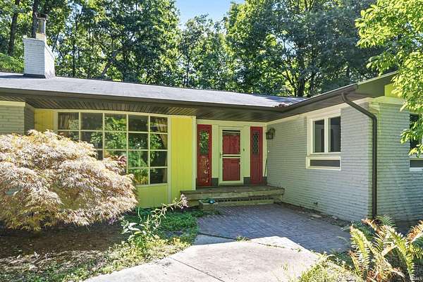 1.89 Acres of Residential Land with Home for Sale in Fort Wayne, Indiana