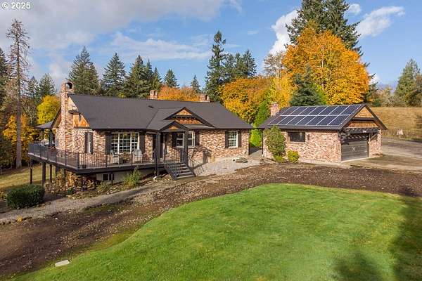 5.2 Acres of Residential Land with Home for Sale in Molalla, Oregon