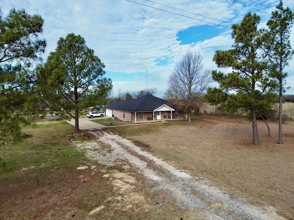 6 Acres of Residential Land with Home for Sale in Mabank, Texas