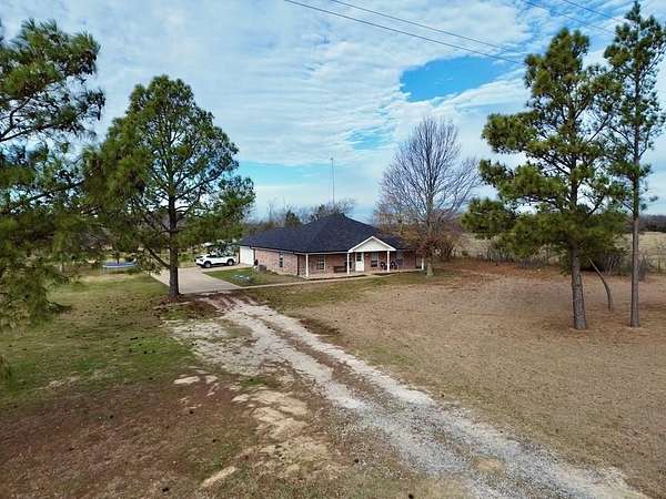 6 Acres of Residential Land with Home for Sale in Mabank, Texas