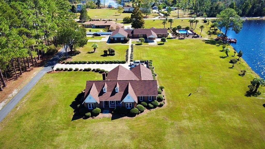 3.55 Acres of Residential Land with Home for Sale in Hazlehurst, Georgia