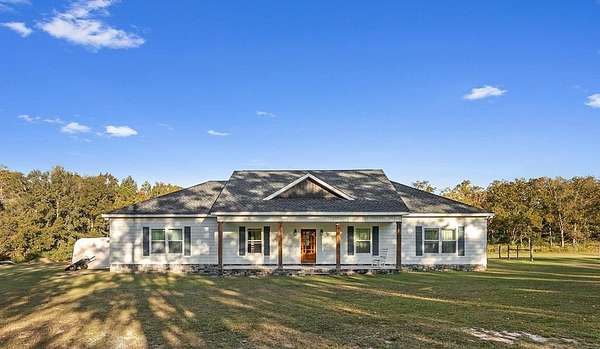 5 Acres of Residential Land with Home for Sale in Dothan, Alabama